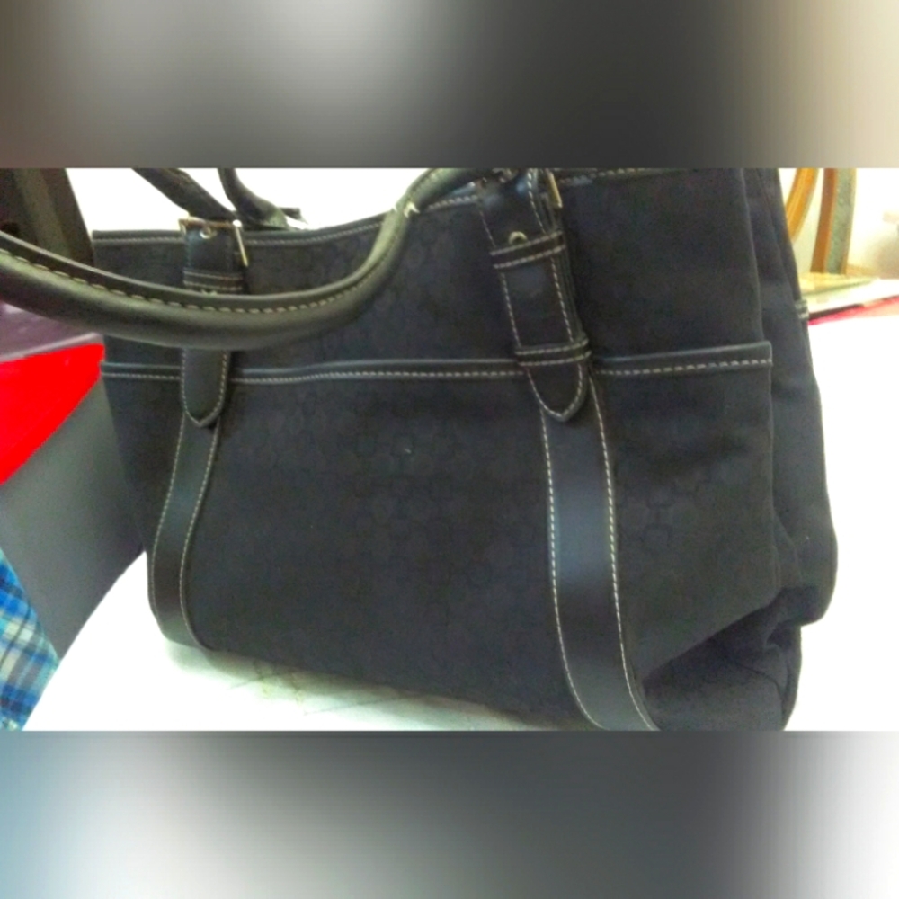 LIKE NEW NINE WEST LARGE SHOULDER BAG BLACK W/ GEOMETRIC DESIGNS UNIQUE POCKETS - Picture 3 of 9